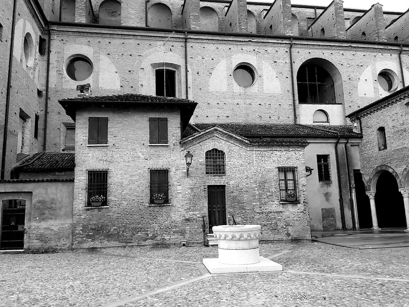 Mantova, piazza Leon Battista Alberti<br/>© <a href="https://flickr.com/people/56377777@N00" target="_blank" rel="nofollow">56377777@N00</a> (<a href="https://flickr.com/photo.gne?id=50306972893" target="_blank" rel="nofollow">Flickr</a>)