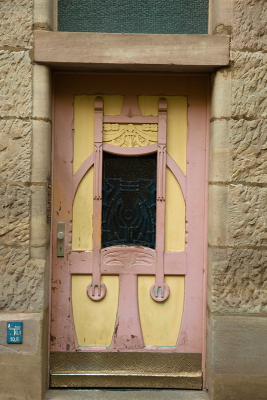 pink door<br/>© <a href="https://flickr.com/people/183838653@N06" target="_blank" rel="nofollow">183838653@N06</a> (<a href="https://flickr.com/photo.gne?id=50318547931" target="_blank" rel="nofollow">Flickr</a>)