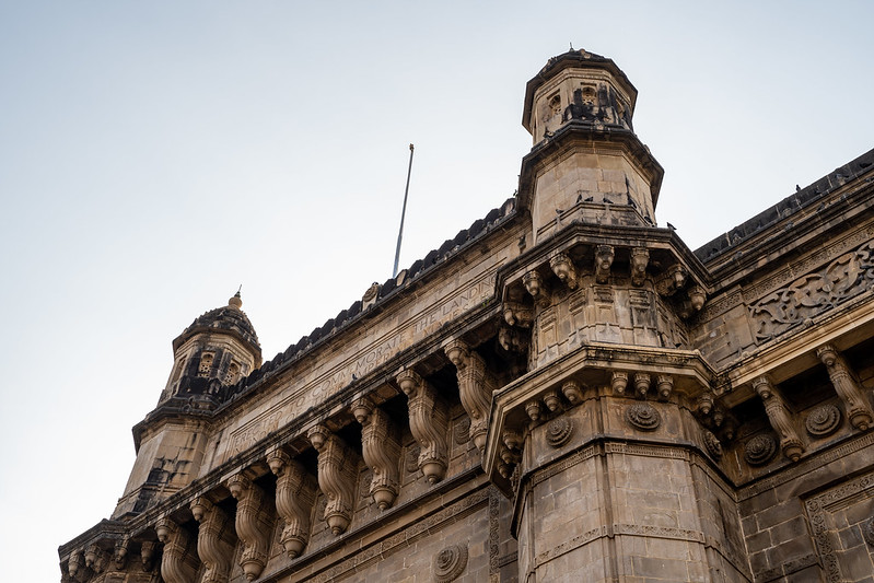 Detailed view of the Gateway of India, close up of exterior<br/>© <a href="https://flickr.com/people/39908901@N06" target="_blank" rel="nofollow">39908901@N06</a> (<a href="https://flickr.com/photo.gne?id=50324051226" target="_blank" rel="nofollow">Flickr</a>)