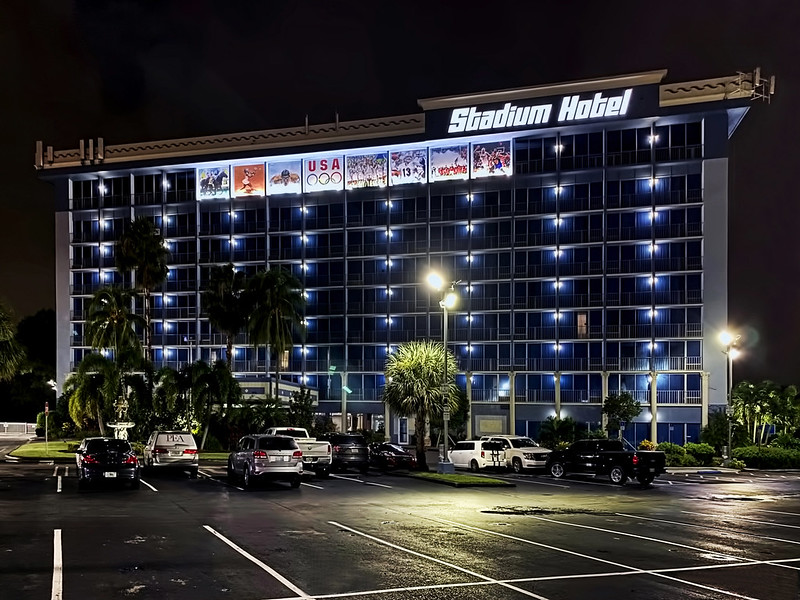 Stadium Hotel, 21485 NW 27th Avenue, Miami Gardens, Florida, USA / Built: 1974 / Floors: 9 / Height: 109.77 ft / Structural Material: Concrete / Architectural Style: Postmodernism<br/>© <a href="https://flickr.com/people/126251698@N03" target="_blank" rel="nofollow">126251698@N03</a> (<a href="https://flickr.com/photo.gne?id=50367455851" target="_blank" rel="nofollow">Flickr</a>)