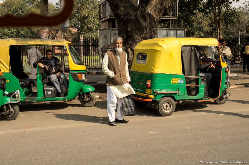 Rickshaw Drivers Wait Outside Old Delhi<br/>© <a href="https://flickr.com/people/96449403@N00" target="_blank" rel="nofollow">96449403@N00</a> (<a href="https://flickr.com/photo.gne?id=50420893722" target="_blank" rel="nofollow">Flickr</a>)