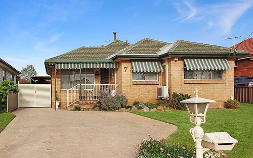 7 Fernlea Pl, Canley Heights NSW 2166