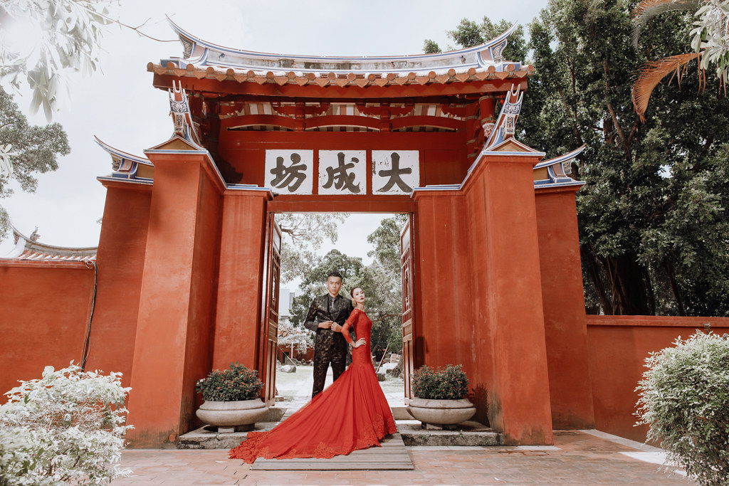 台南自助婚紗｜由台南孔廟取景的時髦中式感婚紗｜Weiwan 手工婚紗