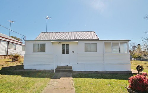 13 Yass St, Young NSW 2594
