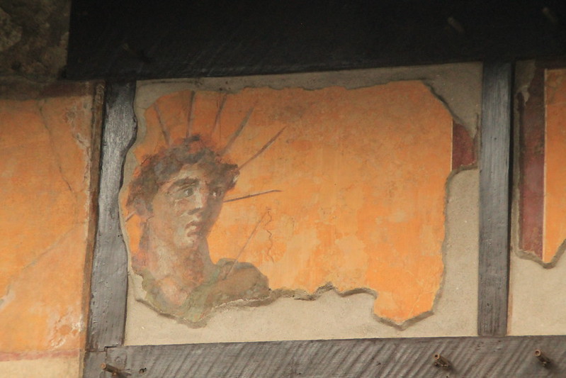 Pompeii - fresco of god Apollo<br/>© <a href="https://flickr.com/people/9228922@N03" target="_blank" rel="nofollow">9228922@N03</a> (<a href="https://flickr.com/photo.gne?id=50522498078" target="_blank" rel="nofollow">Flickr</a>)