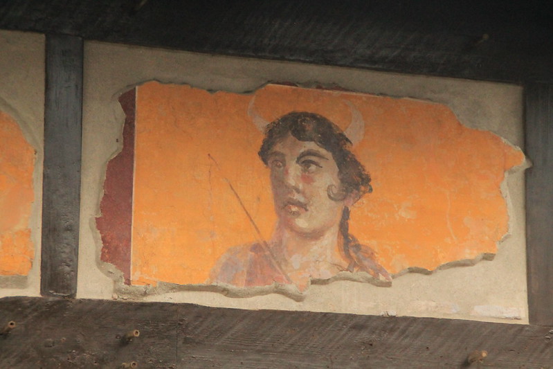 Pompeii - fresco of goddess Juno<br/>© <a href="https://flickr.com/people/9228922@N03" target="_blank" rel="nofollow">9228922@N03</a> (<a href="https://flickr.com/photo.gne?id=50522503223" target="_blank" rel="nofollow">Flickr</a>)