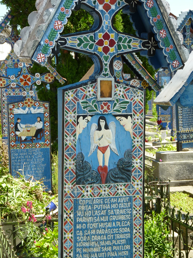 45 Cemitério Feliz de Săpânţa