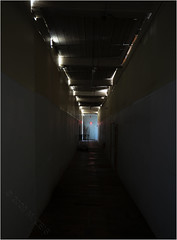 Hallway with recessed lighting LV4A2139
