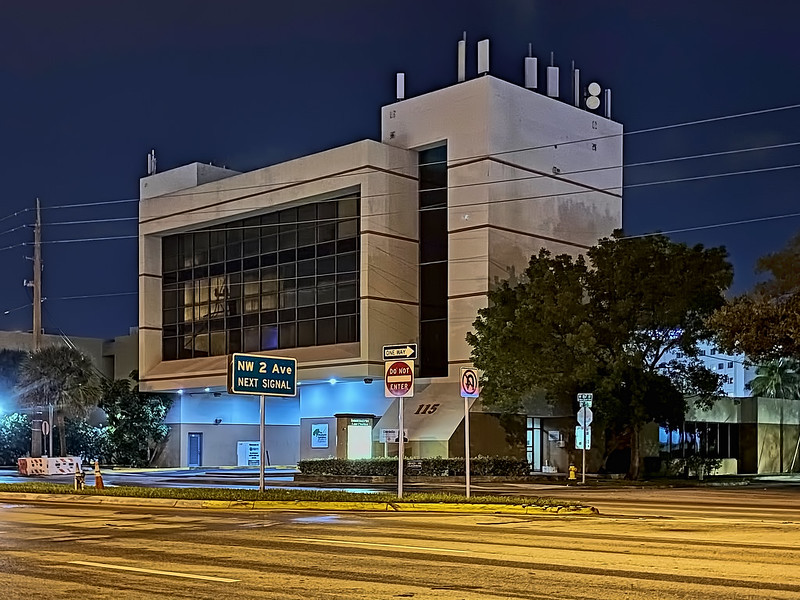 Immigration Law Centre Building, 115 NW 167th Street, North Miami Beach, Florida, USA / Built: 1981 / Floors: 4 / Height: 48.79 ft /  Building Size: 17,419 SF / Building Usage: Commercial Office<br/>© <a href="https://flickr.com/people/126251698@N03" target="_blank" rel="nofollow">126251698@N03</a> (<a href="https://flickr.com/photo.gne?id=50550041487" target="_blank" rel="nofollow">Flickr</a>)