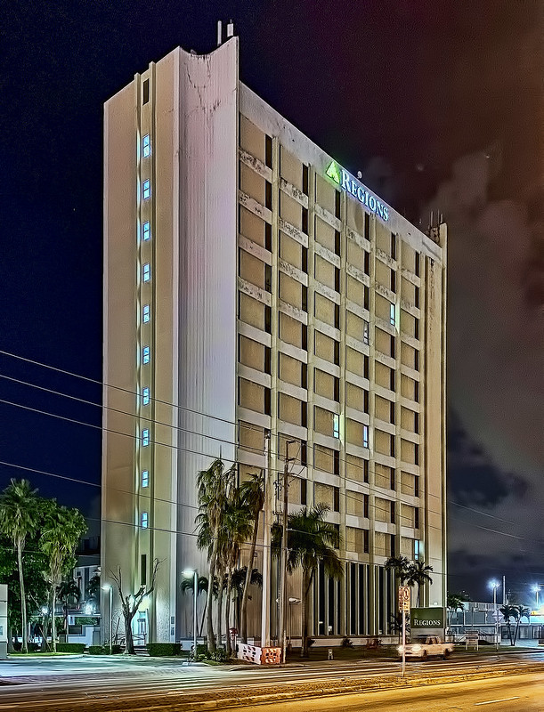 Regions Bank Building, 633 NE 167th Street, North Miami Beach, Florida, USA / Built: 1962 / Architect & Interior Designer:  Robert R. Bleemer  / Floors: 12 / Height: 146.37 ft / Architectural Style: Modernism / Building Usage: Commercial Office<br/>© <a href="https://flickr.com/people/126251698@N03" target="_blank" rel="nofollow">126251698@N03</a> (<a href="https://flickr.com/photo.gne?id=50552802651" target="_blank" rel="nofollow">Flickr</a>)