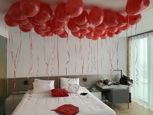 Heliumballonnen Huwelijksaanzoek Rem Koolhaas Suite NHOW Hotel Rotterdam