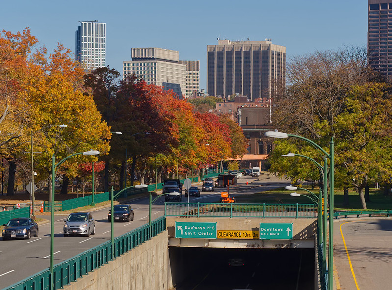 Storrow Drive<br/>© <a href="https://flickr.com/people/54059915@N07" target="_blank" rel="nofollow">54059915@N07</a> (<a href="https://flickr.com/photo.gne?id=50622769958" target="_blank" rel="nofollow">Flickr</a>)