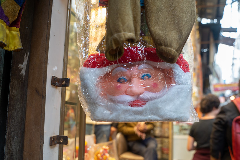 Funny looking Santa mask for sale at a market in Old Delhi India<br/>© <a href="https://flickr.com/people/39908901@N06" target="_blank" rel="nofollow">39908901@N06</a> (<a href="https://flickr.com/photo.gne?id=50662269063" target="_blank" rel="nofollow">Flickr</a>)