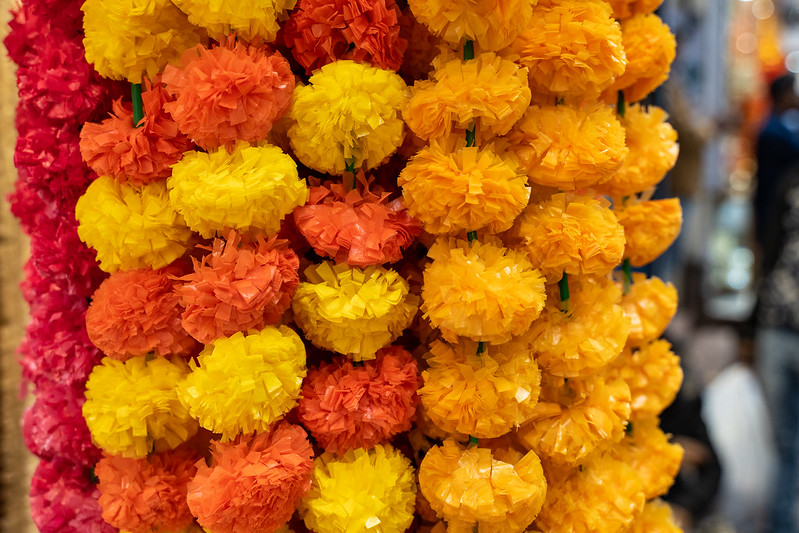 Plastic lei pompoms in yellow and orange for sale at a market in Old Delhi India<br/>© <a href="https://flickr.com/people/39908901@N06" target="_blank" rel="nofollow">39908901@N06</a> (<a href="https://flickr.com/photo.gne?id=50662274288" target="_blank" rel="nofollow">Flickr</a>)