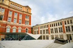 London: Victoria and Albert Museum