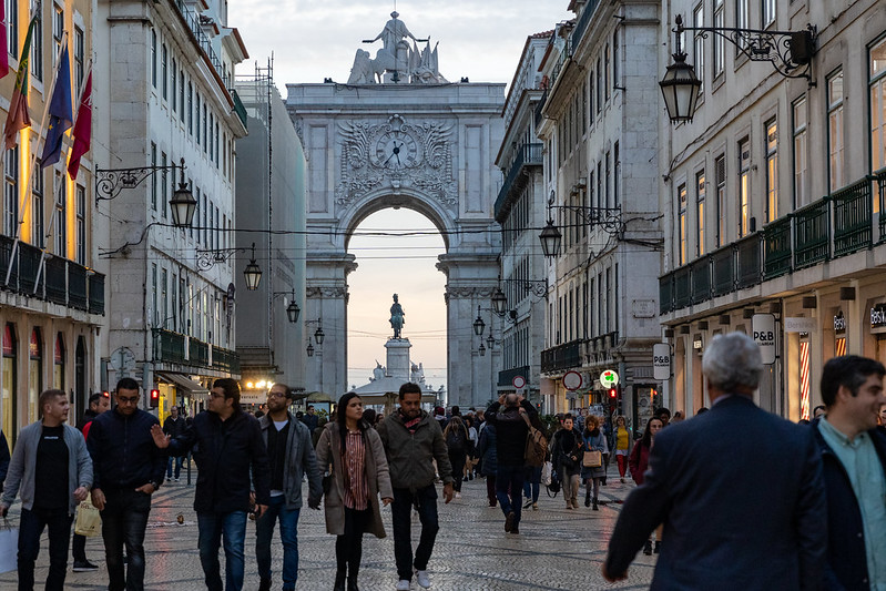 Lisbon, Portugal - January 17, 2020: Arco da Rua Augusta framed with tourists enjoying the view from Praça do Comércio<br/>© <a href="https://flickr.com/people/39908901@N06" target="_blank" rel="nofollow">39908901@N06</a> (<a href="https://flickr.com/photo.gne?id=50669577188" target="_blank" rel="nofollow">Flickr</a>)