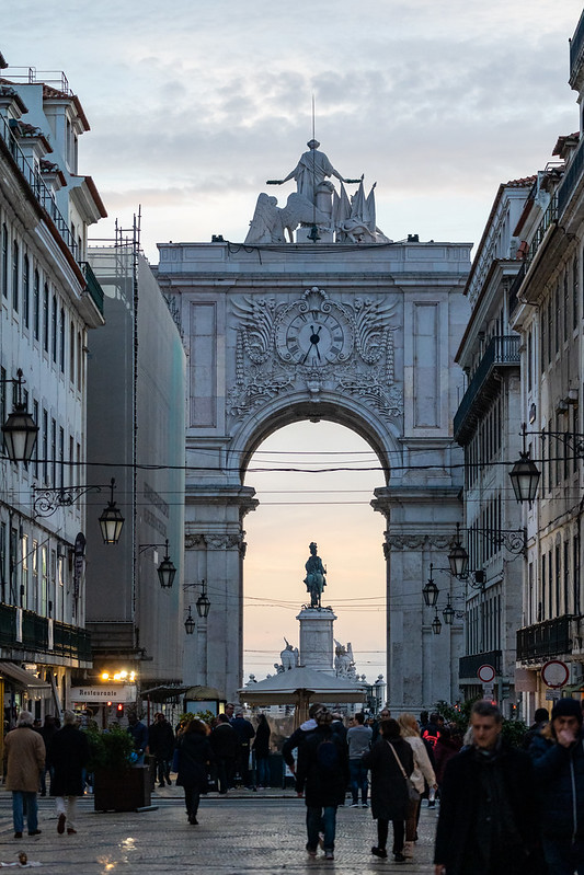 Lisbon, Portugal - January 17, 2020: Arco da Rua Augusta framed with tourists enjoying the view from Praça do Comércio<br/>© <a href="https://flickr.com/people/39908901@N06" target="_blank" rel="nofollow">39908901@N06</a> (<a href="https://flickr.com/photo.gne?id=50670398017" target="_blank" rel="nofollow">Flickr</a>)