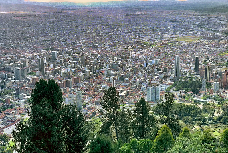 Looking Down At Bogotá<br/>© <a href="https://flickr.com/people/53019927@N05" target="_blank" rel="nofollow">53019927@N05</a> (<a href="https://flickr.com/photo.gne?id=50711669086" target="_blank" rel="nofollow">Flickr</a>)