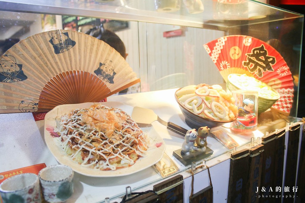 東京大阪燒。傳統市場內的日系美食！份量十足百元平價大阪燒、廣島燒，手工外脆內軟炒麵麵包也有特色 @J&amp;A的旅行