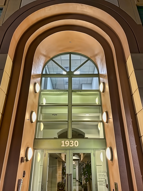 Harrison Executive Centre, 1930 Harrison Street, Hollywood, Florida, USA / Built: 2004 / Architect: Steven B Schwartz / Floors: 6 / Height: 68.83 ft / Building Usage: Commercial Office / Architectural Style: Postmodernism<br/>© <a href="https://flickr.com/people/126251698@N03" target="_blank" rel="nofollow">126251698@N03</a> (<a href="https://flickr.com/photo.gne?id=50777966708" target="_blank" rel="nofollow">Flickr</a>)