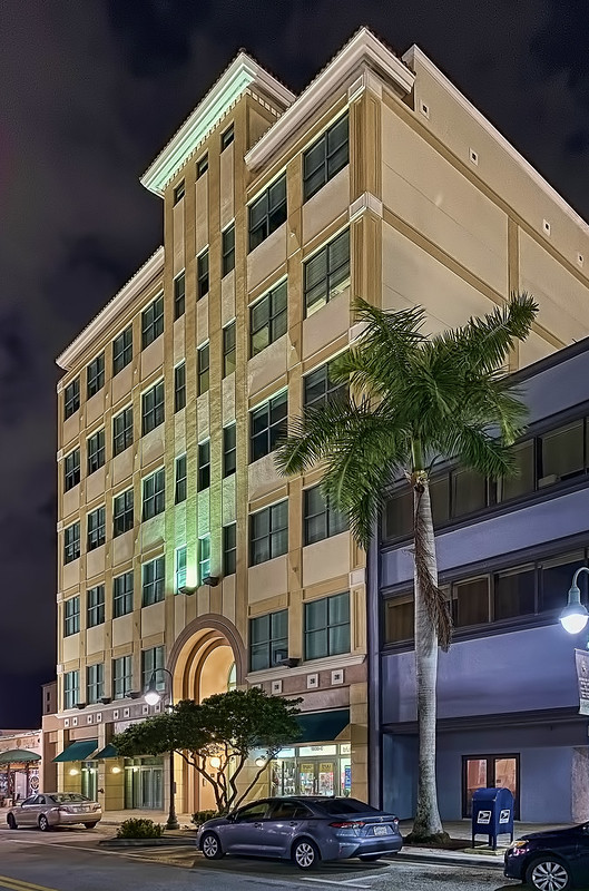 Harrison Executive Centre, 1930 Harrison Street, Hollywood, Florida, USA / Built: 2004 / Architect: Steven B Schwartz / Floors: 6 / Height: 68.83 ft / Building Usage: Commercial Office / Architectural Style: Postmodernism<br/>© <a href="https://flickr.com/people/126251698@N03" target="_blank" rel="nofollow">126251698@N03</a> (<a href="https://flickr.com/photo.gne?id=50777970458" target="_blank" rel="nofollow">Flickr</a>)