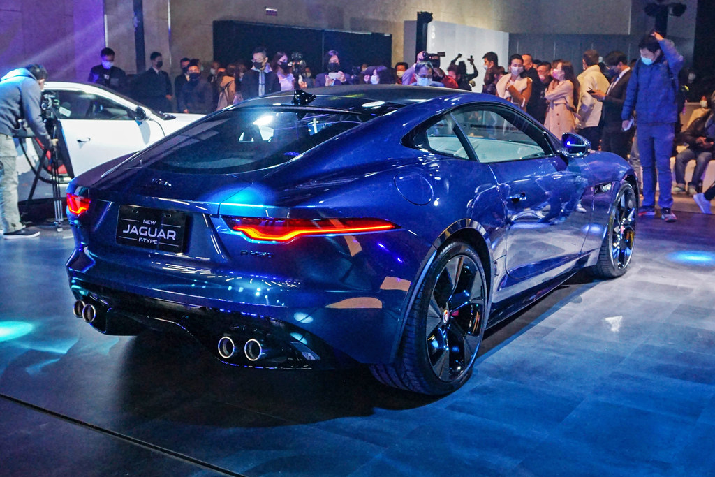 承襲英倫賽道工藝!全新改款Jaguar F-Type售價366萬元起上市 8 FTYPE 201230-6