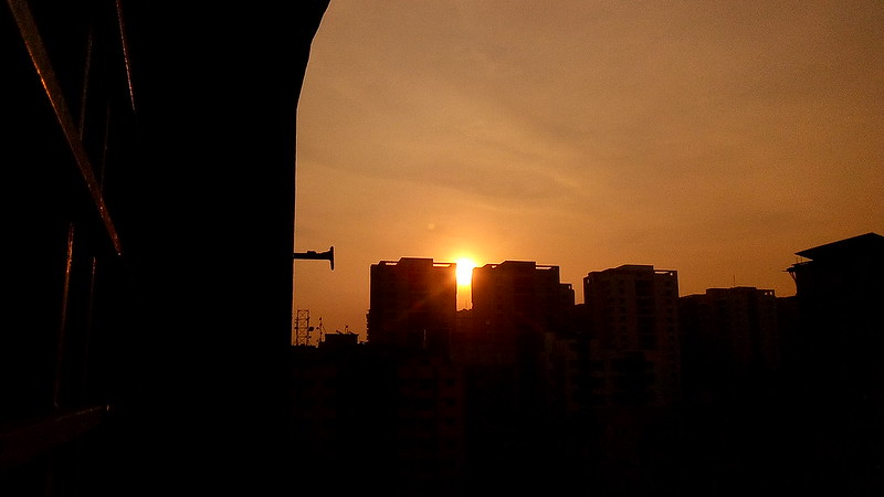 Sunrise in Dhaka<br/>© <a href="https://flickr.com/people/191648869@N02" target="_blank" rel="nofollow">191648869@N02</a> (<a href="https://flickr.com/photo.gne?id=50803030117" target="_blank" rel="nofollow">Flickr</a>)