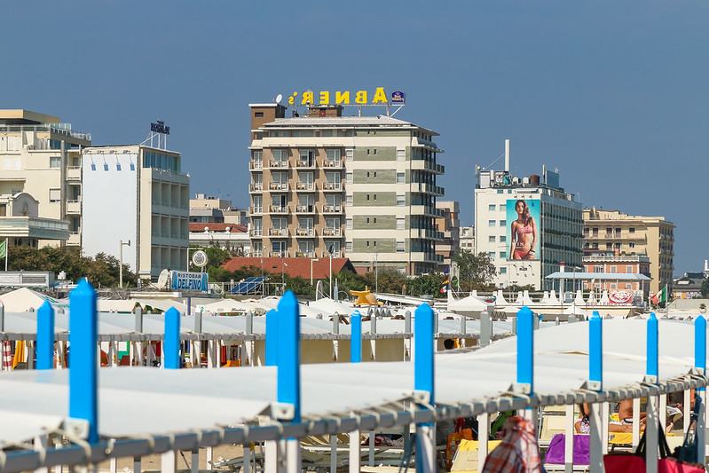 Hotels by the beach, Italy, Riccone<br/>© <a href="https://flickr.com/people/123600250@N03" target="_blank" rel="nofollow">123600250@N03</a> (<a href="https://flickr.com/photo.gne?id=50841801236" target="_blank" rel="nofollow">Flickr</a>)