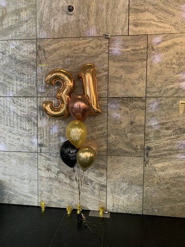 Folieballon Cijfer 31 met Tafeldecoratie 6ballonnen Lobby NHOW Hotel Rotterdam