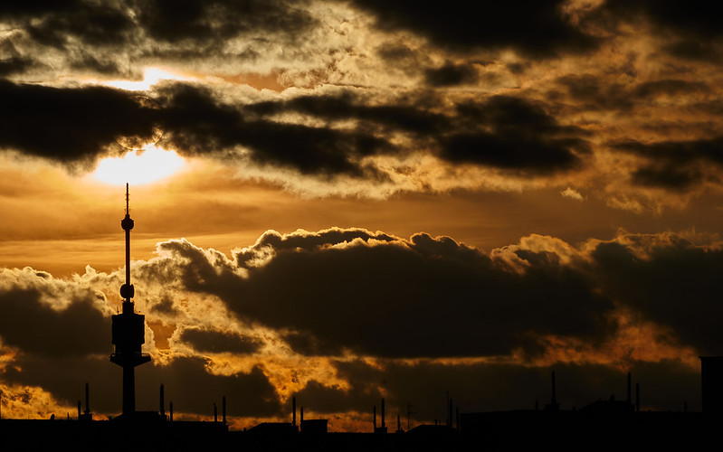 Winter Sunset, Donauturm<br/>© <a href="https://flickr.com/people/156107086@N08" target="_blank" rel="nofollow">156107086@N08</a> (<a href="https://flickr.com/photo.gne?id=50886849373" target="_blank" rel="nofollow">Flickr</a>)
