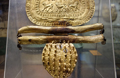 Etruscan fibula, center