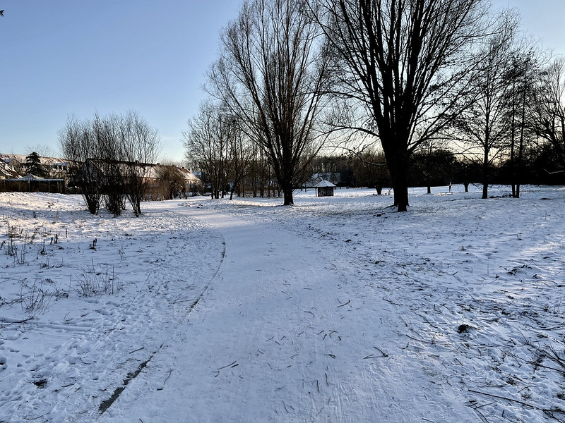 Winterspaziergang<br/>© <a href="https://flickr.com/people/77428038@N00" target="_blank" rel="nofollow">77428038@N00</a> (<a href="https://flickr.com/photo.gne?id=50936472018" target="_blank" rel="nofollow">Flickr</a>)