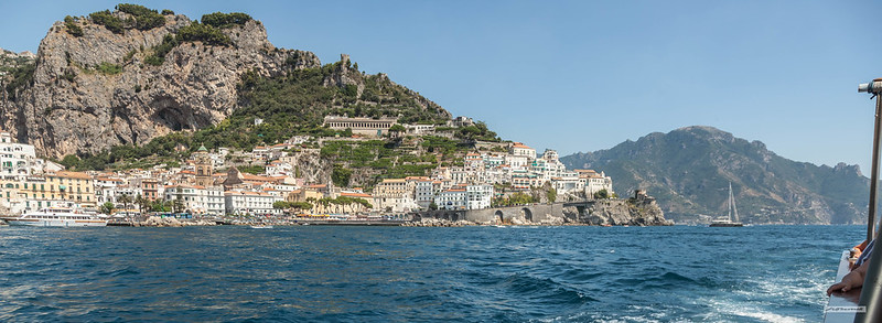 Amalfi, an ancient port, on the Sorrento Peninsula, looking east towards Salerno, Campania, Italy.<br/>© <a href="https://flickr.com/people/144291588@N06" target="_blank" rel="nofollow">144291588@N06</a> (<a href="https://flickr.com/photo.gne?id=50976721027" target="_blank" rel="nofollow">Flickr</a>)