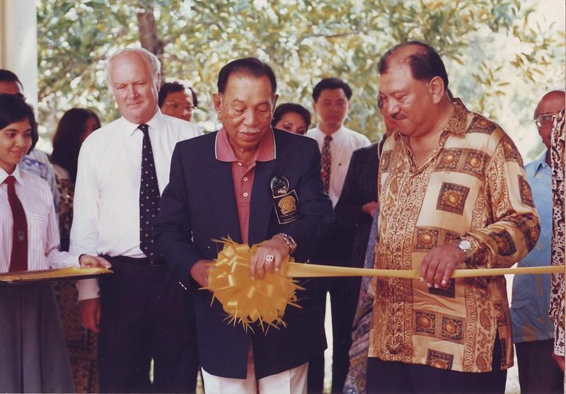 Tuanku Ja&#039;afar officially opens the KTJ Herbal Garden in 1998
