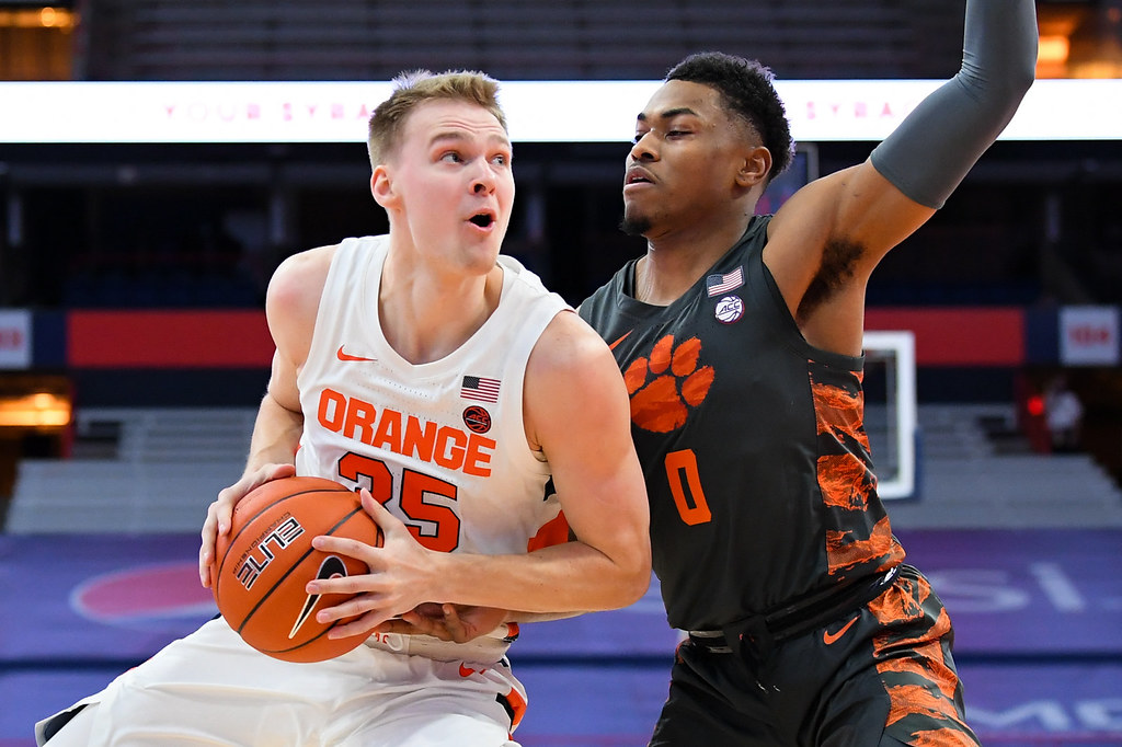 Clemson Basketball Photo of Clyde Trapp and Syracuse