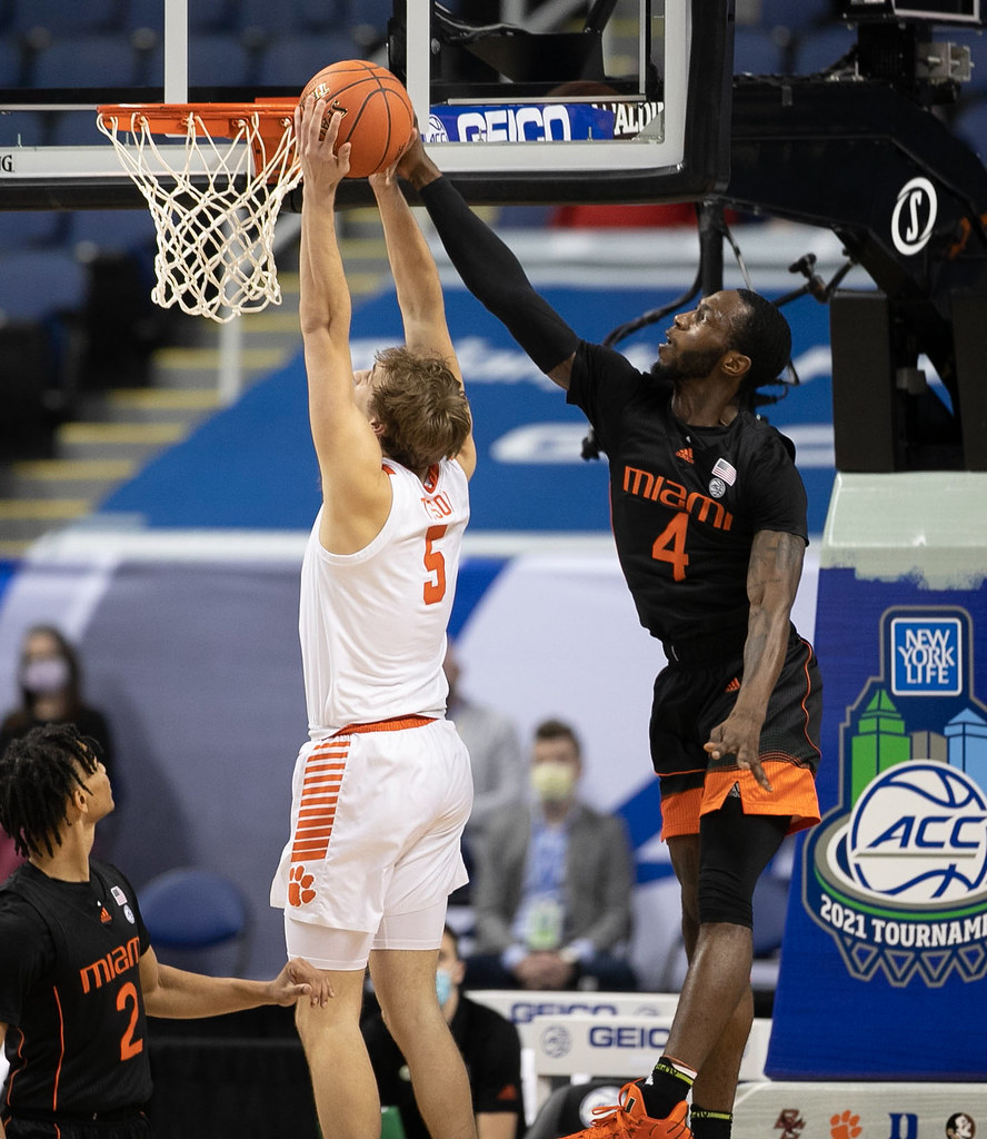 Clemson Basketball Photo of Hunter Tyson and miami and acctournament