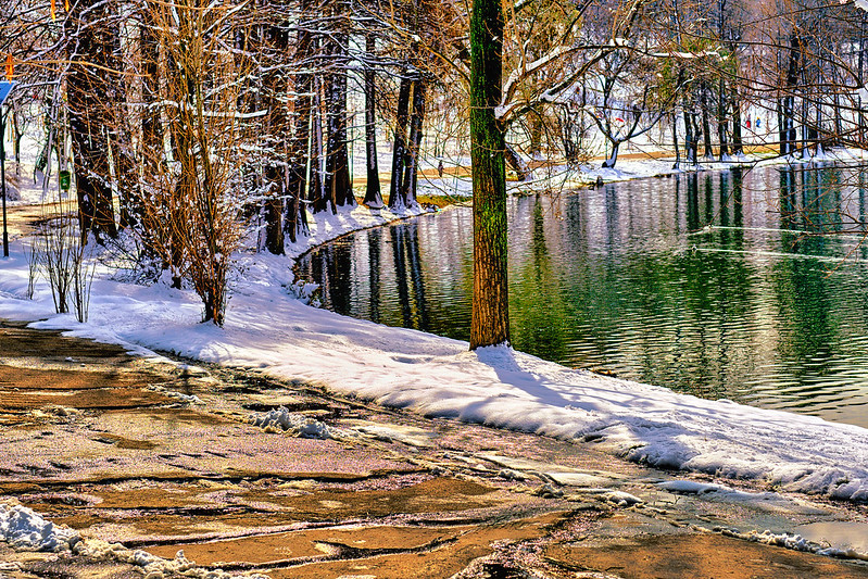 Winter reflections<br/>© <a href="https://flickr.com/people/188717768@N07" target="_blank" rel="nofollow">188717768@N07</a> (<a href="https://flickr.com/photo.gne?id=51026997752" target="_blank" rel="nofollow">Flickr</a>)