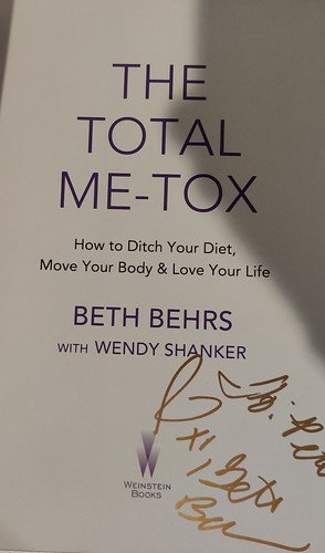 Beth Behrs - The Total Me-Tox (Signature Page)