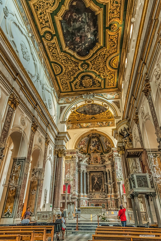 The gold embellished splendour of the Nave and Chancel in Amalfi Cathedral, Campania, Italy.<br/>© <a href="https://flickr.com/people/144291588@N06" target="_blank" rel="nofollow">144291588@N06</a> (<a href="https://flickr.com/photo.gne?id=51039634673" target="_blank" rel="nofollow">Flickr</a>)