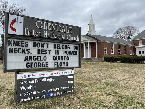 Knees don't belong on necks. Rest in Power Angelo Quinto George Floyd Five Hundred Thousand (500,000). We Remember. | Glendale United Methodist Church - Nashville Sign