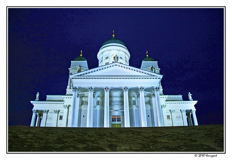 white cathedral ... at night<br/>© <a href="https://flickr.com/people/34980283@N06" target="_blank" rel="nofollow">34980283@N06</a> (<a href="https://flickr.com/photo.gne?id=51058126281" target="_blank" rel="nofollow">Flickr</a>)