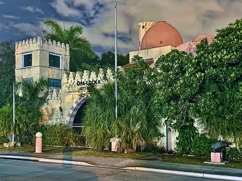 Opa Locka City Hall, 777 Sharazad Boulevard, Opa Locka, Miami-Dade County, Florida, USA / Architect: Bernhardt Muller / Completed: 1926 / Architectural Style: Moorish Revival architecture<br/>© <a href="https://flickr.com/people/126251698@N03" target="_blank" rel="nofollow">126251698@N03</a> (<a href="https://flickr.com/photo.gne?id=51080934813" target="_blank" rel="nofollow">Flickr</a>)