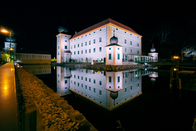 schloss palace architektur wasserschloss österreich austria reflection reflexion spiegelung nachtaufnahme nightshot