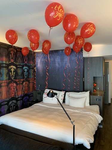 Heliumballonnen Huwelijksaanzoek Waterfront Spa Kamer Mainport Design Hotel Rotterdam