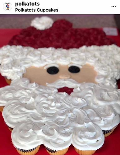 Santa Cupcake cake