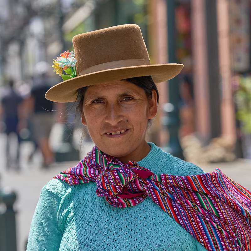 Lady in Traditional Clothing - Lima, Peru<br/>© <a href="https://flickr.com/people/29193873@N06" target="_blank" rel="nofollow">29193873@N06</a> (<a href="https://flickr.com/photo.gne?id=51110375430" target="_blank" rel="nofollow">Flickr</a>)