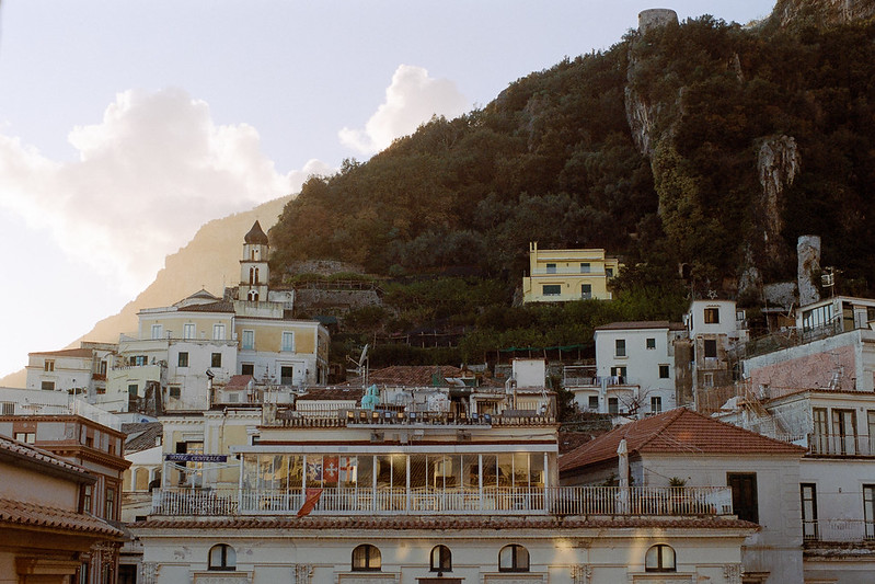 Sunset in Amalfi<br/>© <a href="https://flickr.com/people/56447723@N08" target="_blank" rel="nofollow">56447723@N08</a> (<a href="https://flickr.com/photo.gne?id=51121292669" target="_blank" rel="nofollow">Flickr</a>)