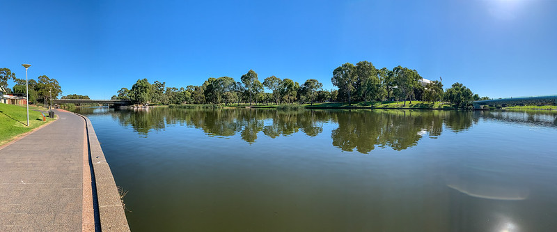 River Torrens Panorama<br/>© <a href="https://flickr.com/people/68686051@N00" target="_blank" rel="nofollow">68686051@N00</a> (<a href="https://flickr.com/photo.gne?id=51121627892" target="_blank" rel="nofollow">Flickr</a>)