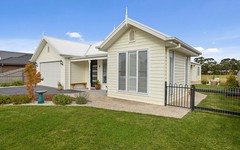 8 Sproule Place, Woodend VIC