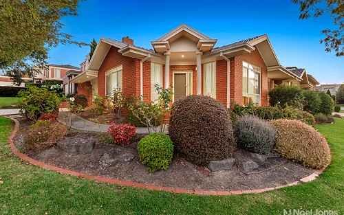 8 Robin Ct, Doncaster VIC 3108